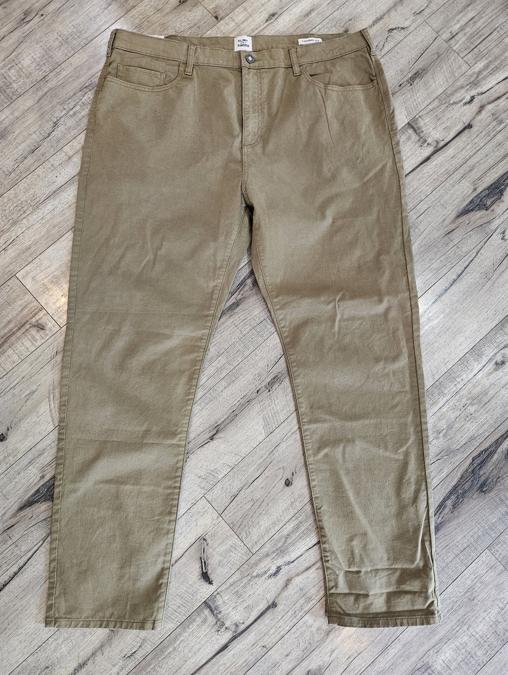 NWT Men’s Khaki tapered fit pants Flint and Tinder style 365 5 pocket 40X32